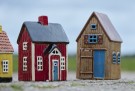Hus t / telys Visby rødt hus med blå dør thumbnail