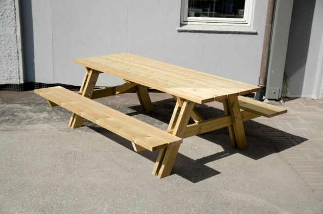 Bord benk eller Piknikk benk i solid håndlaget utførelse
